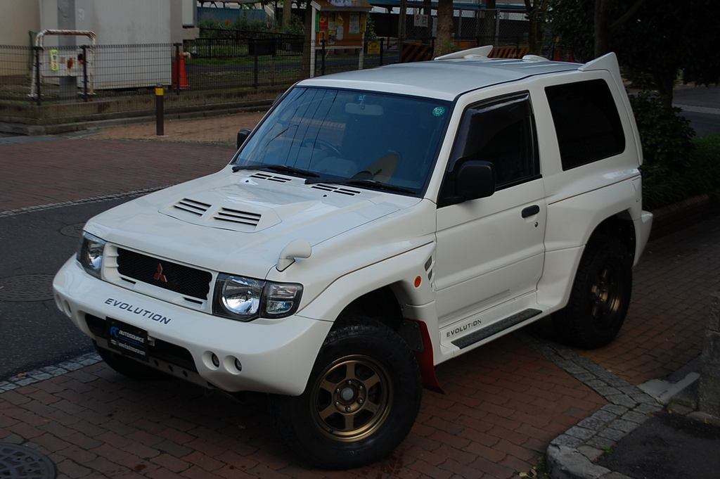 Pajero Evolution 5spd with Bronze Volks Racing alloys!